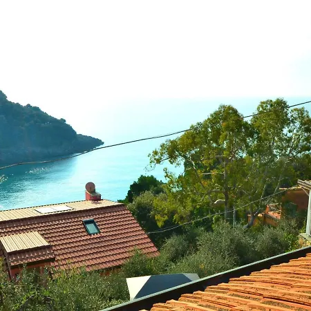 Quaint Holiday In With Fenced Garden Lerici