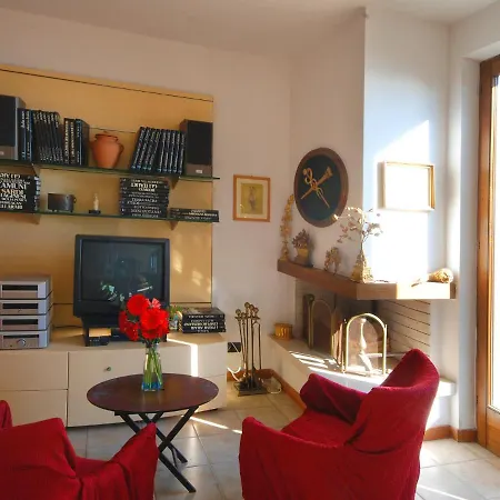 Quaint Holiday In With Fenced Garden * Lerici
