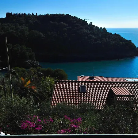 Quaint Holiday In With Fenced Garden * Lerici